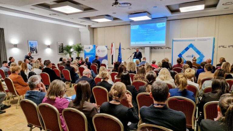 Zdjęcie z konferencji w hotelu Filmar, 11 czerwca 2026.