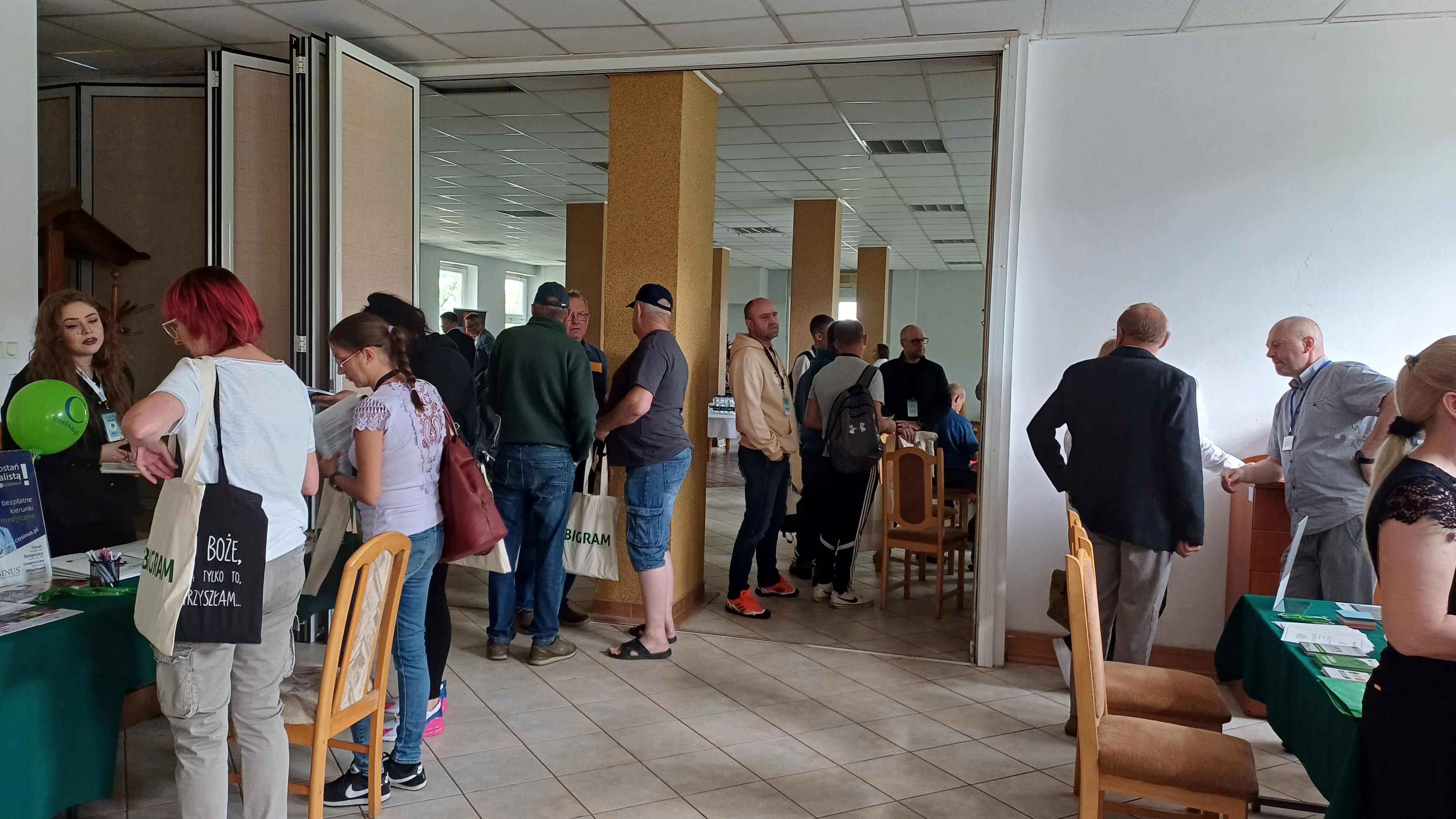 Uczestnicy targów pracy w Janikowie